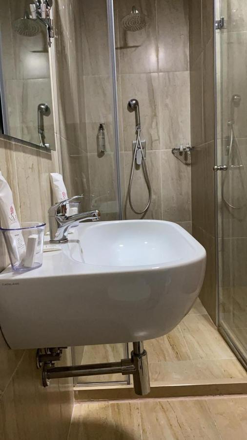Albanopolis Hotel Tirana Bagian luar foto