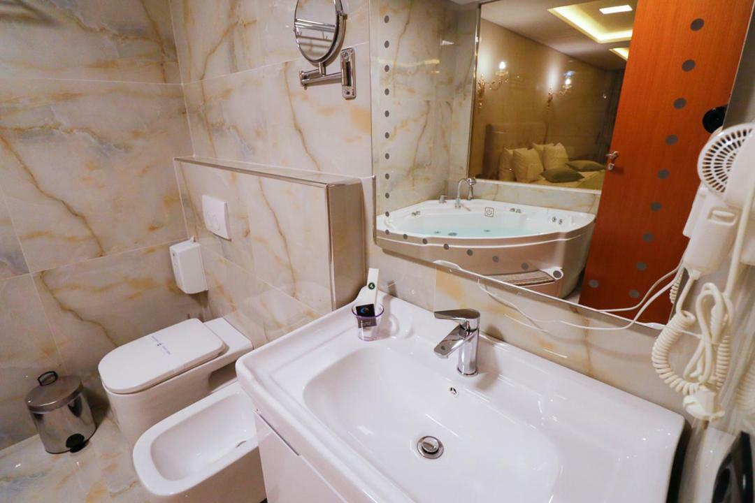 Albanopolis Hotel Tirana Bagian luar foto