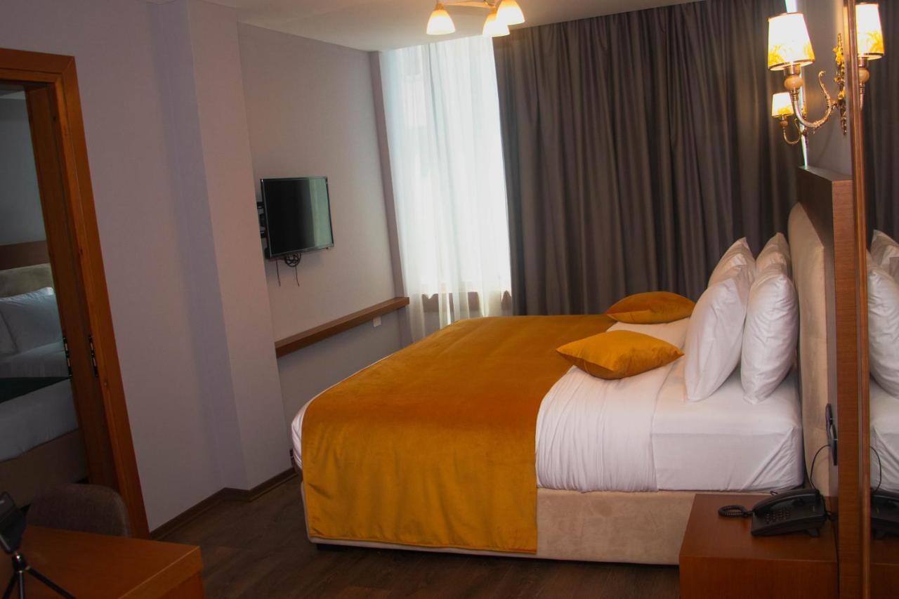 Albanopolis Hotel Tirana Bagian luar foto